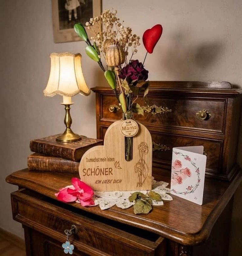 Vaso a Forma di Cuore con Biglietto 3D: Idee Regalo Mamma 2 Vaso a Forma di Cuore con Biglietto 3D: Il Regalo Perfetto per Mamma