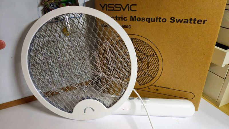 Racchetta zanzare elettrica funziona? YISSVIC 4000V 6 funziona davvero