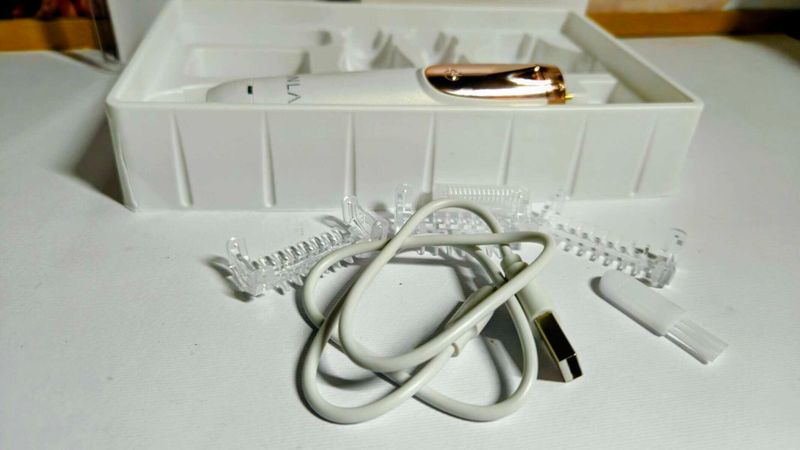 ANLAN 4 in 1, Rasoio Elettrico Donna. Addio Irritazioni? 3 Accessori del rasoio elettrico ANLAN 4 in 1 con copritestine, cavo USB Type-C e pennellino per la pulizia