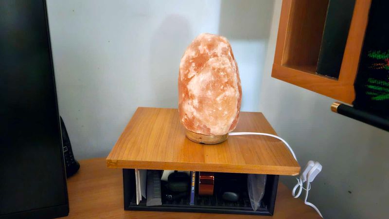 A cosa serve la lampada di sale, usi e benefici per purificare l'aria in casa 6 Differenza tra Lampada di Sale e deumidificatore elettrico