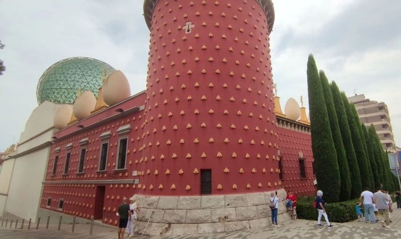 Visita al Museo Dalí a Figueres: Biglietti, Cosa Vedere e Consigli Salva-Tempo