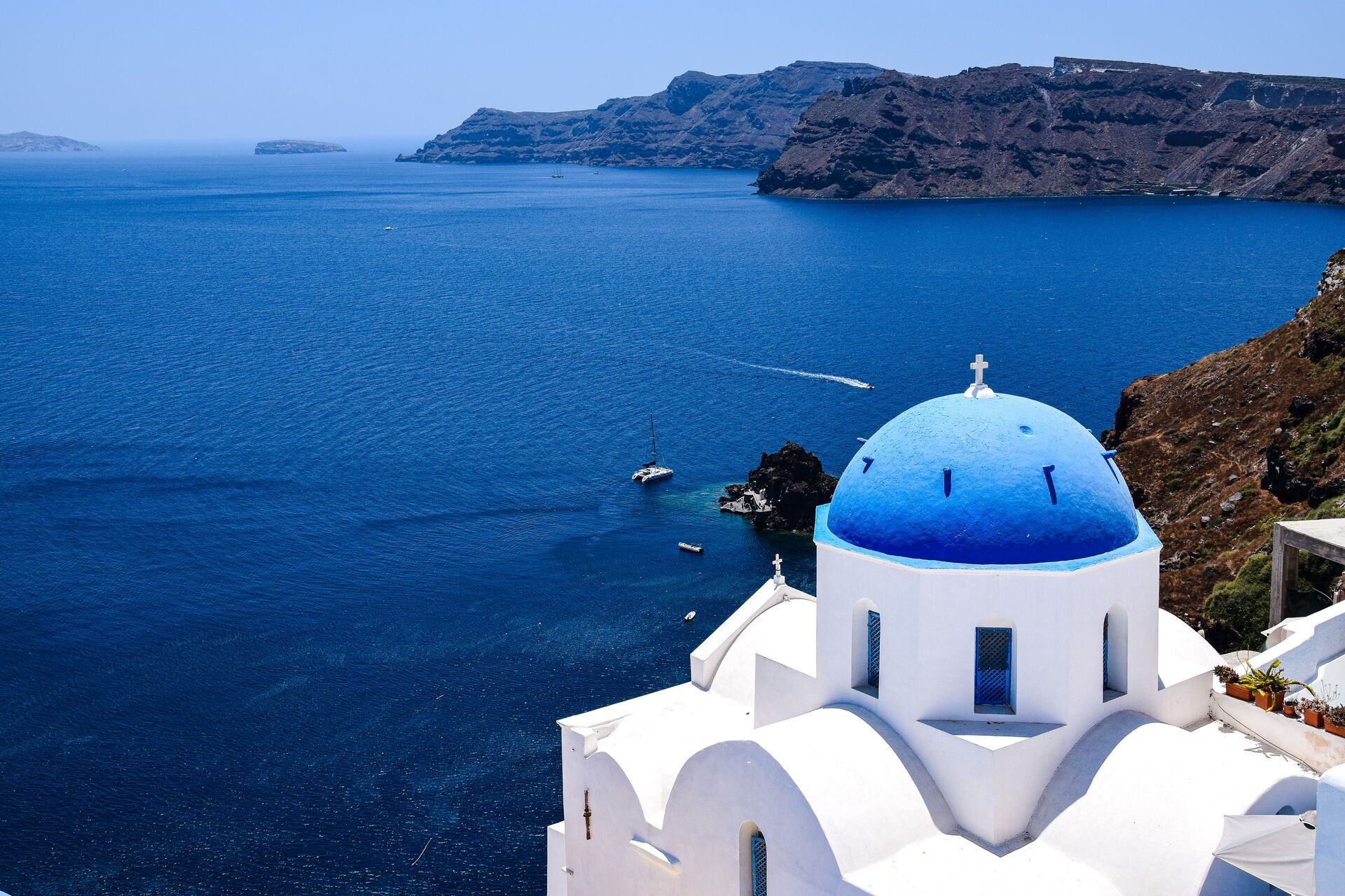 Santorini nelle isole greche tra panorami e tramonti