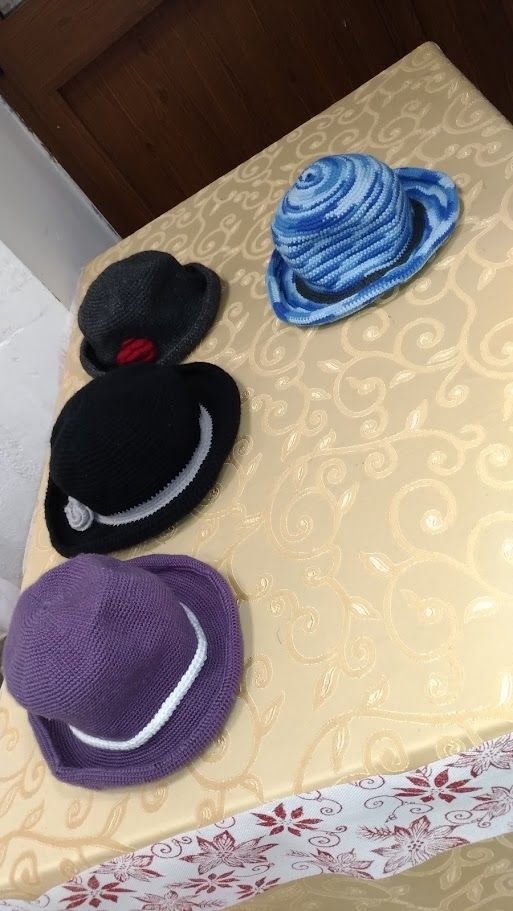 Come abbinare un cappello all'outfit estivo