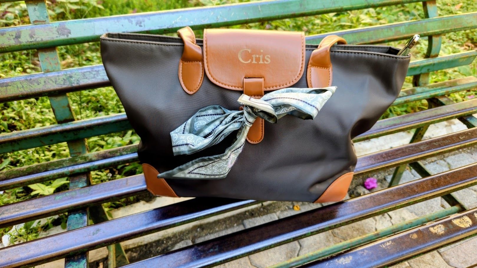 Borsa verde Callie vista dall'esterno
