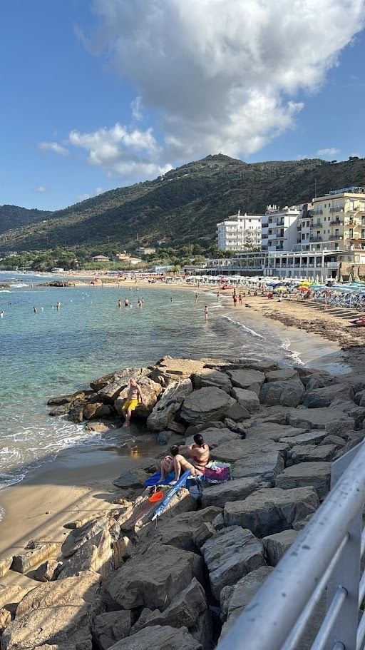 Settembre al mare: 7 destinazioni italiane da scoprire fuori stagione 2 Settembre al mare: Acciaroli a settembre sul mare del Cilento