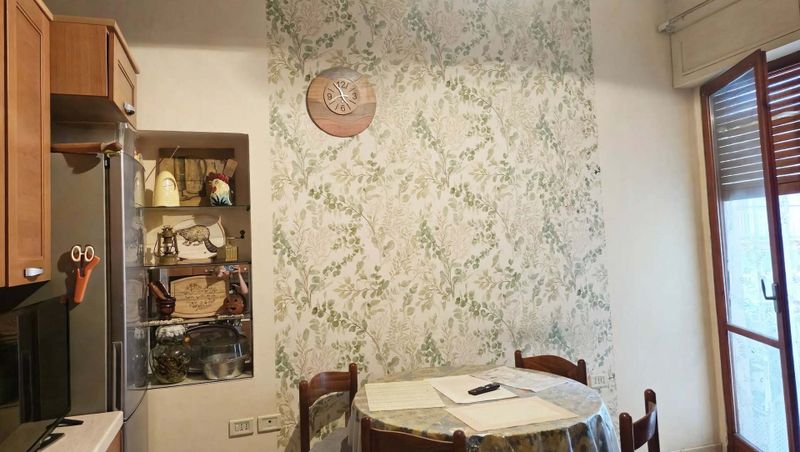 È meglio la carta da parati o la pittura? 7 Carta da parati o pittura nella cucina