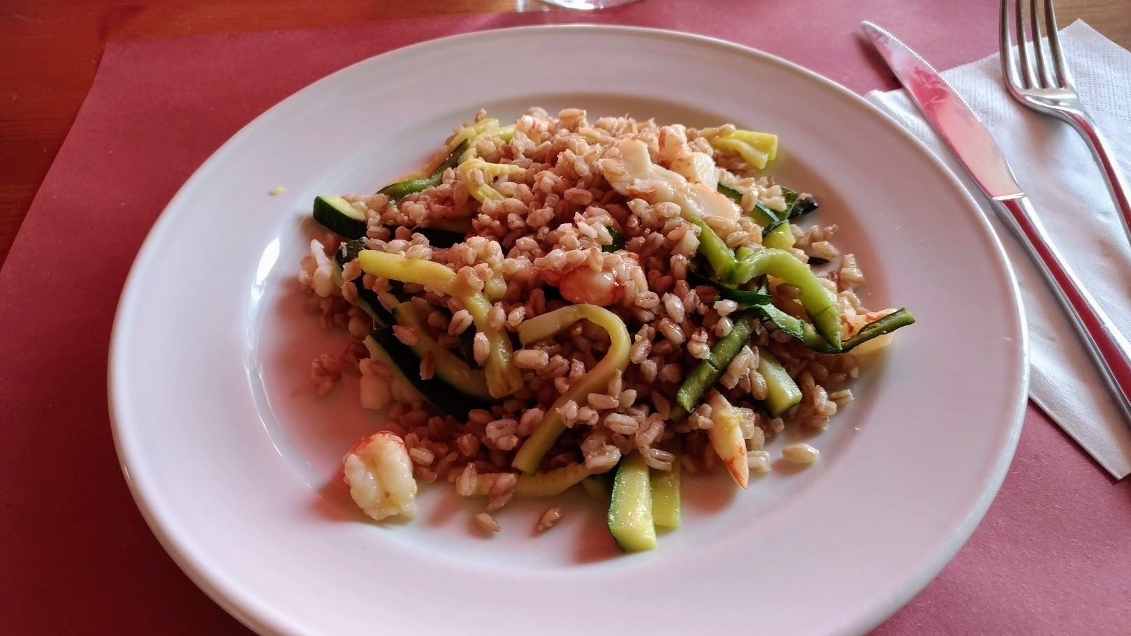 Benefici dei legumi: ricetta facile con legumi e zucchine in padella