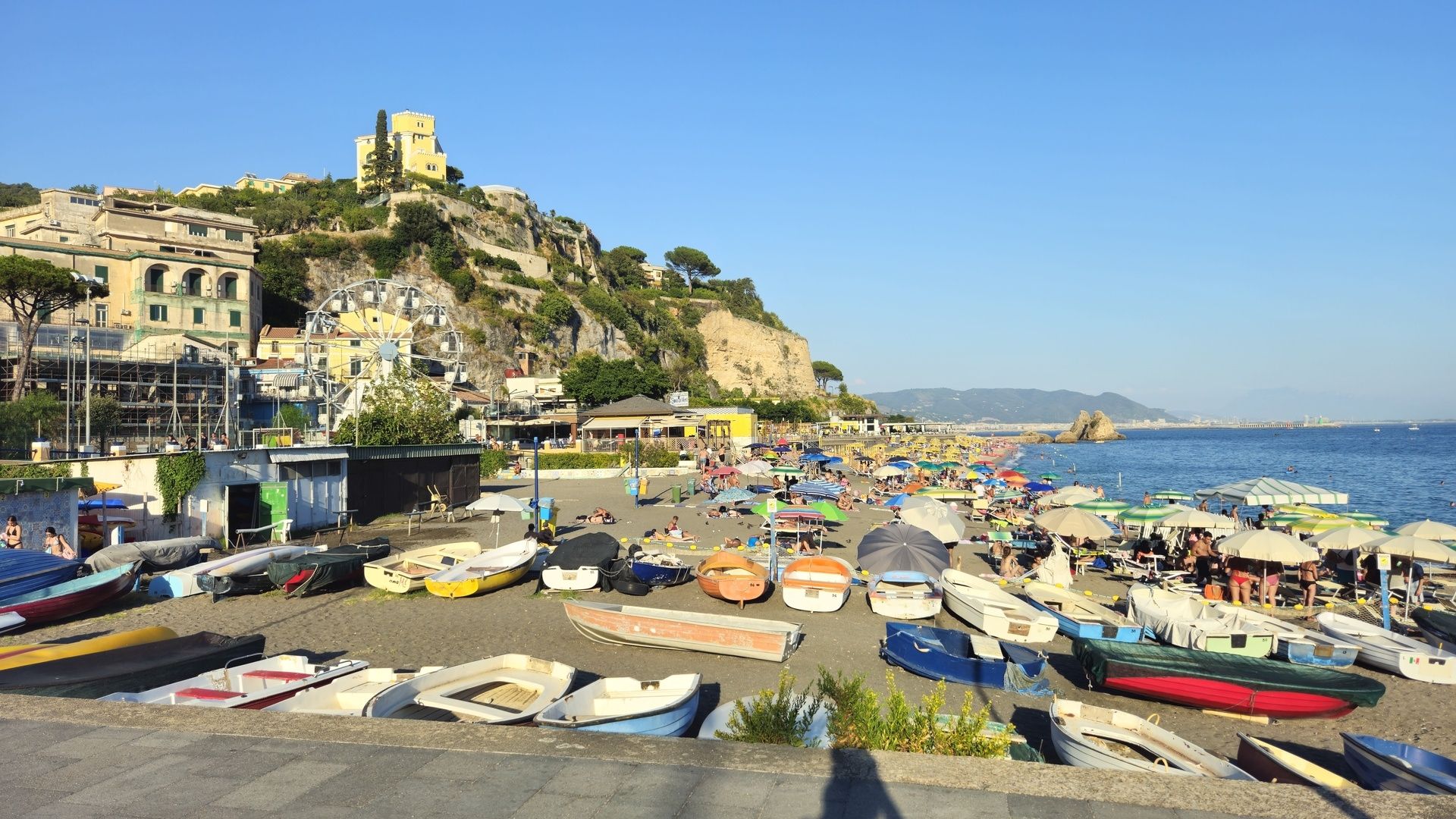 Due Fratelli visti dalla costa di Vietri sul Mare