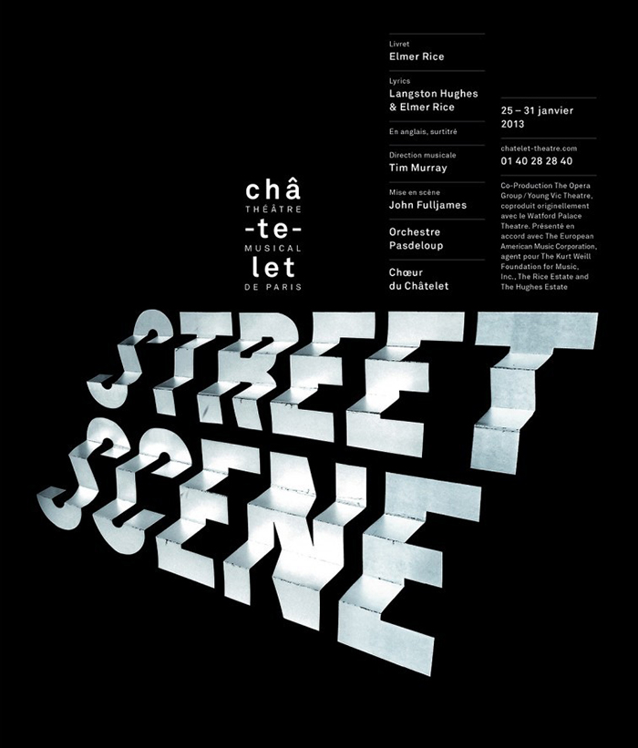 Manifesto teatrale Street Scene con lettere inclinate su fondo nero