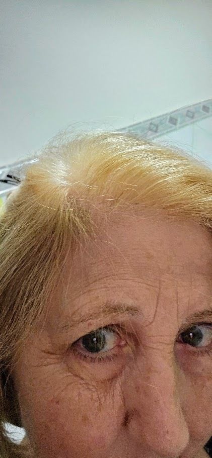 Come Dare Volume ai Capelli Fini: 5 Trucchi 5 Cambia leggermente la posizione della riga