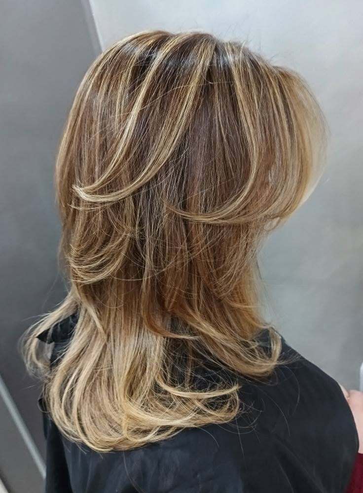Come Dare Volume ai Capelli Fini: 5 Trucchi 7 Il taglio può far sembrare i capelli più voluminosi