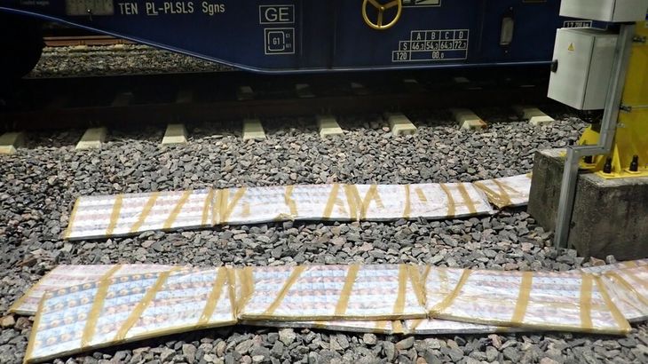 Контрабанда сигарет в товарном поезде из Беларуси