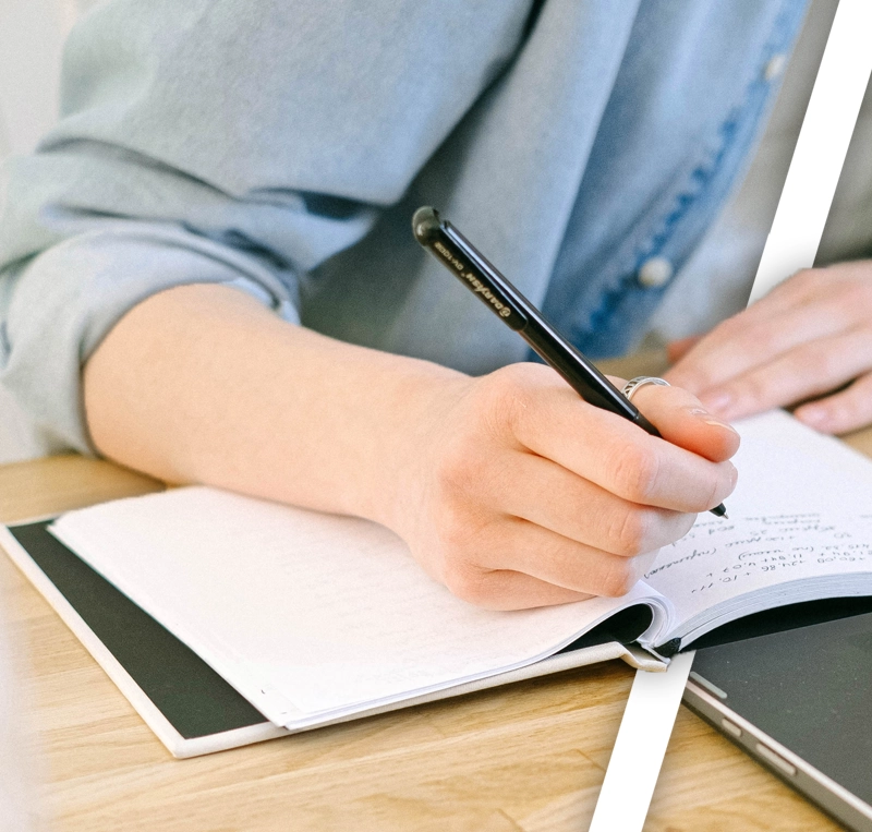 Kurumsal blog yazarak işletmenizin hedef kitlelere ulaşmasını sağlayabilir ve daha fazla etkileşim alabilirsiniz.