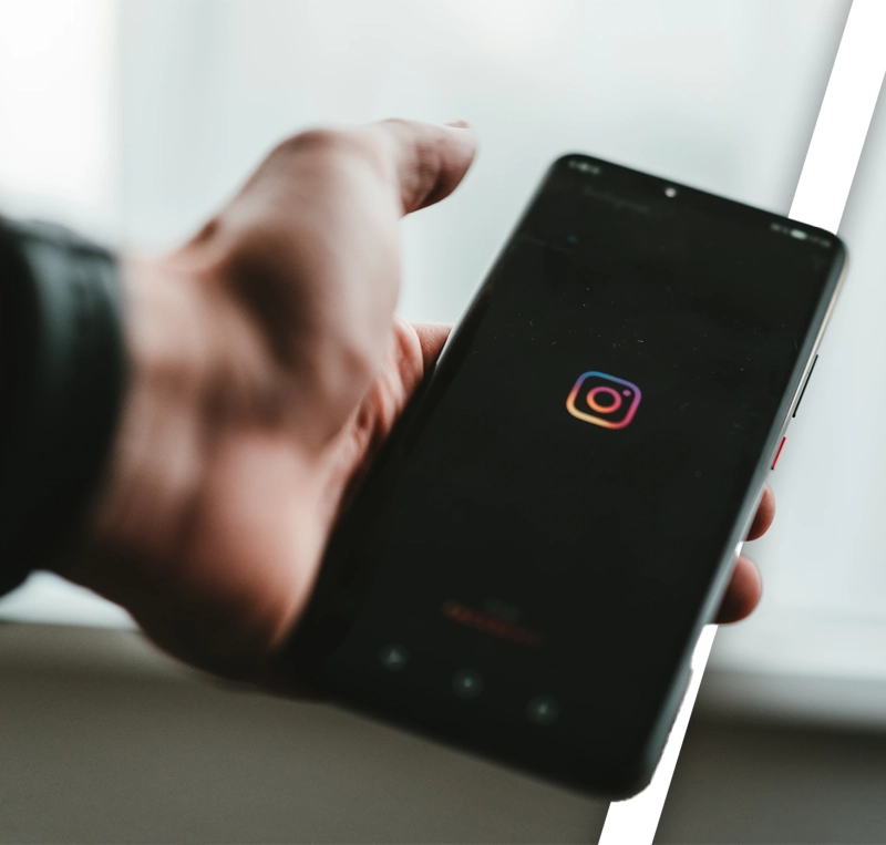 Instagram gönderilerinizi açıklama ve görsel alternatif metinlerini anahtar kelimeler içerecek şekilde hazırlayın.