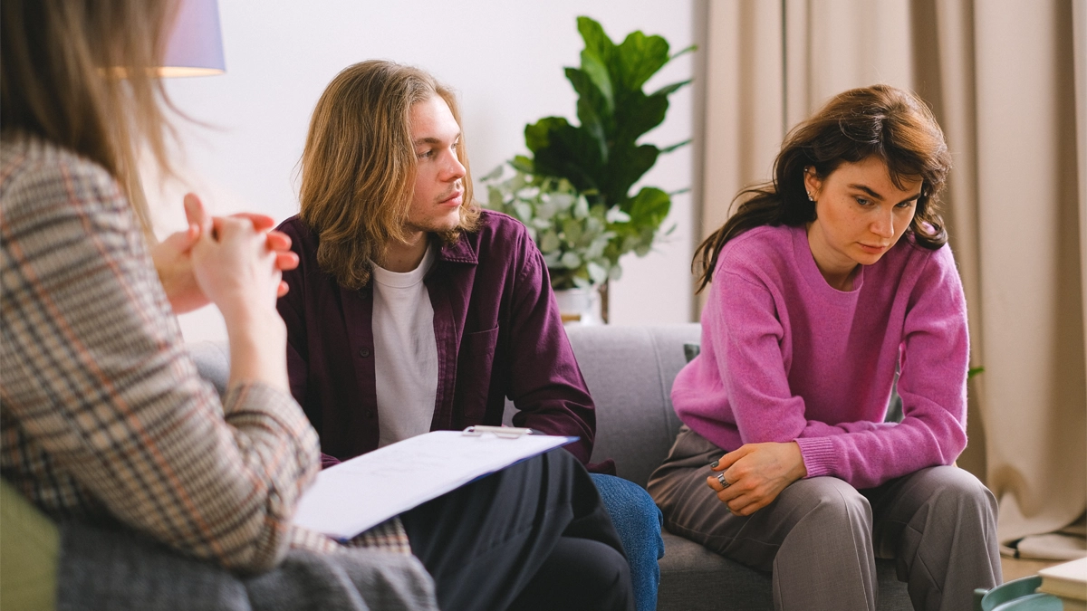 Önce hangisine gitmeliyim? Psikiyatrist mi yoksa psikolog mu?