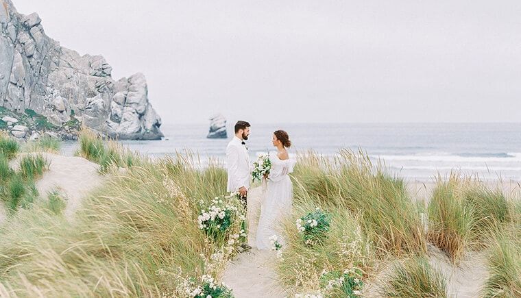 Hochzeitsvisionen einer Strandhochzeit mit Englischem Garten Feeling