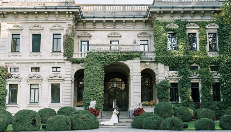 Luxuriöses Braut Fashion Editorial in der Villa Erba