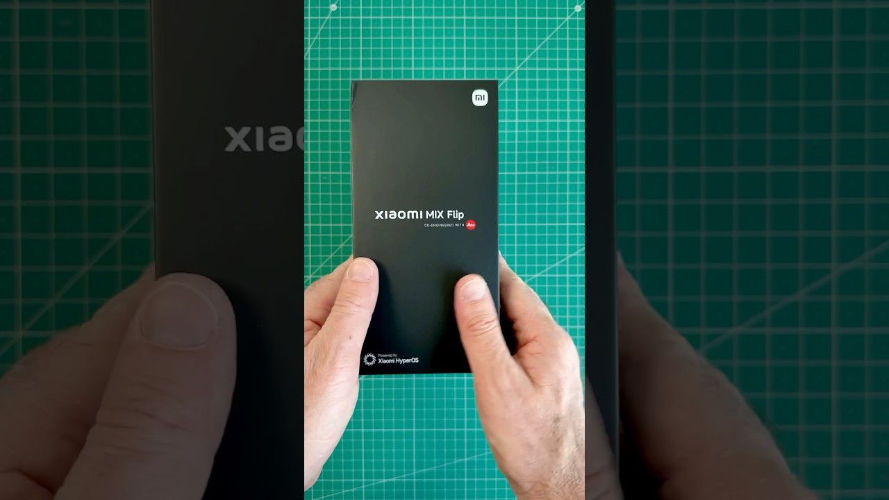1 dakikada Xiaomi MIX Flip kutusundan çıkıyor! #shorts #xiaomi