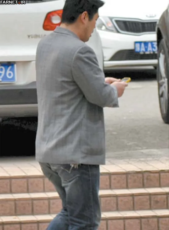 Chinese Man Pickpockets an iPhone By Using..