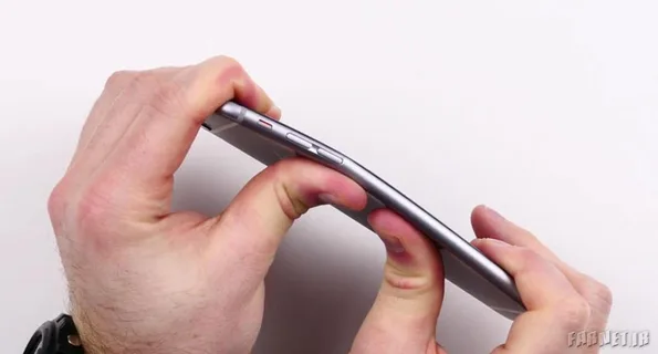 iPhone-6-Plus-doesnt-pass-the-bend-test-02