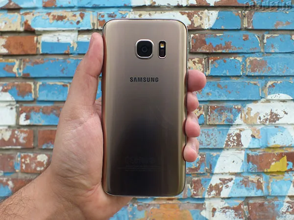 Samsung-Galaxy-S7-Review-in-Farnet-03