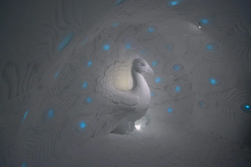 ice hotel peacock sculpture