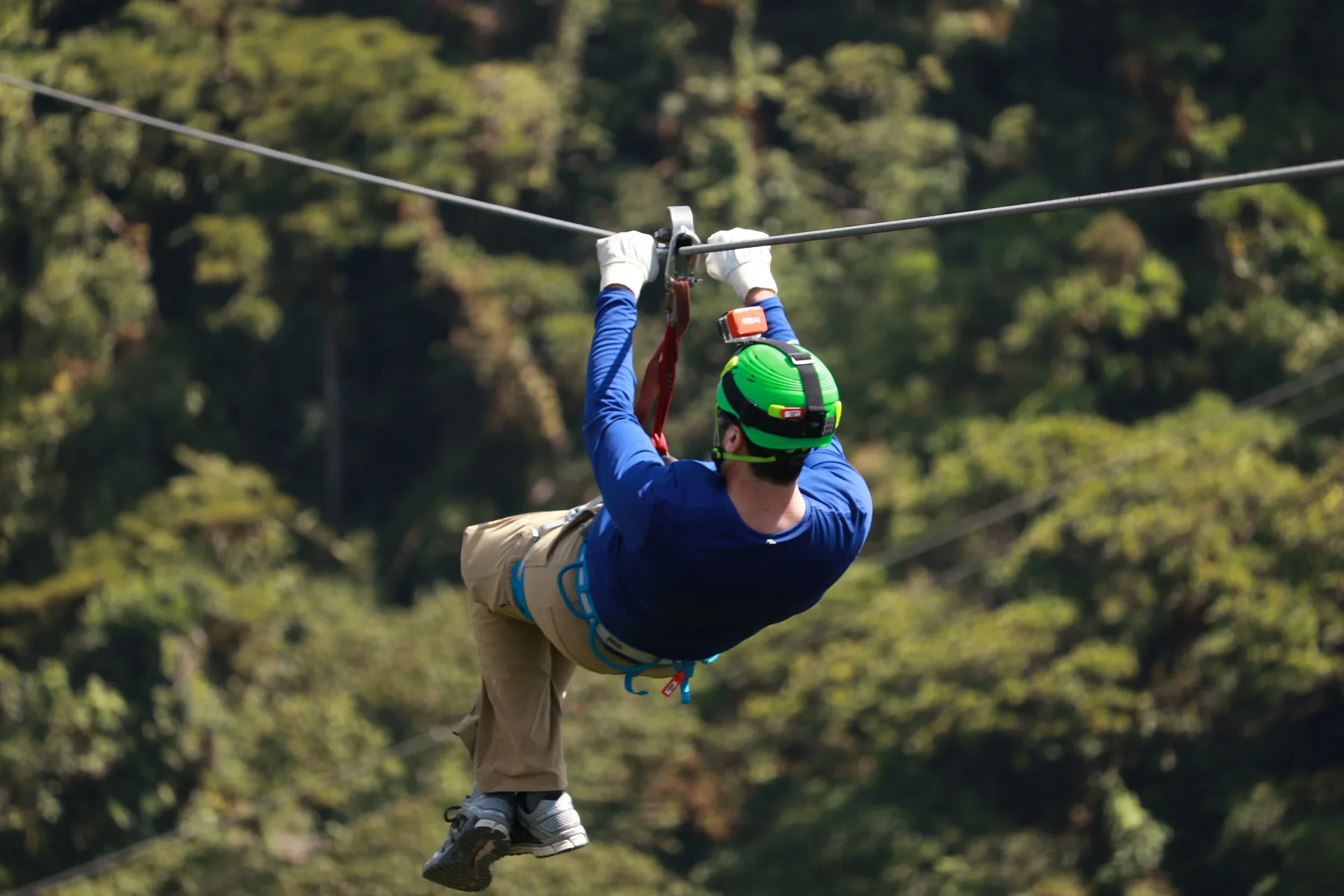 ziplining AaronHM via pixabay