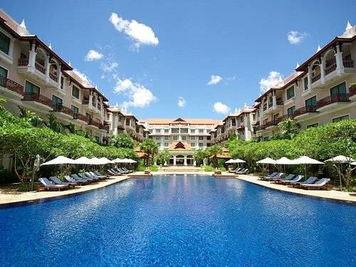 3 story resort surrounding swimming pool