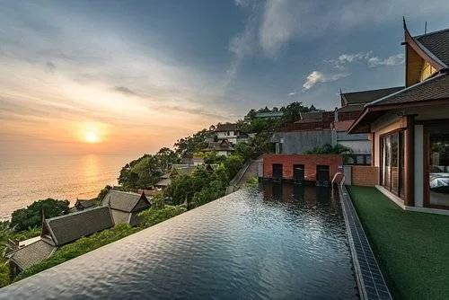 infinity pool on side of cliff