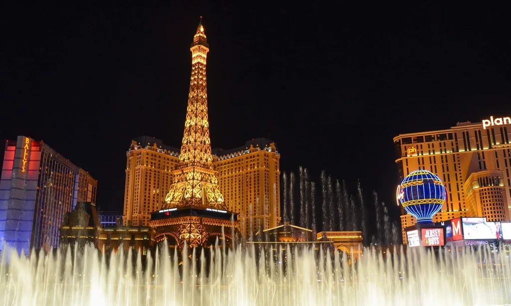 eiffel tower Las Vegas at night behind fountains
