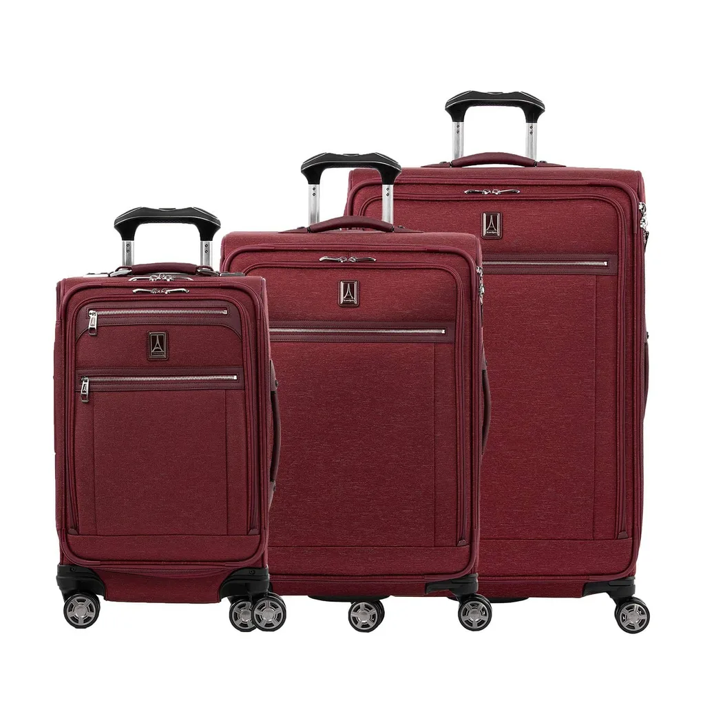 3 suitcases increasing in size