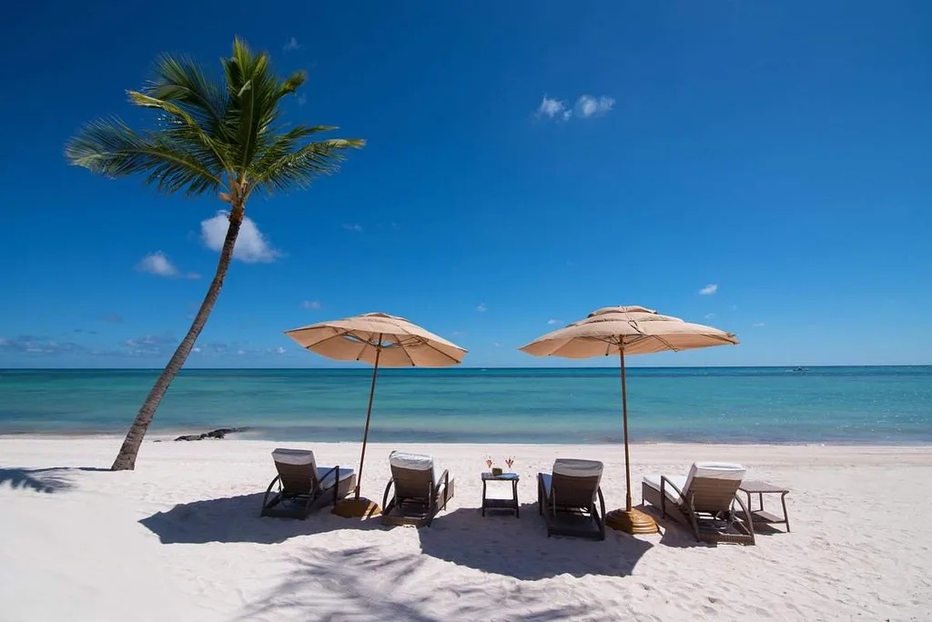 4 beach chair with 2 umbrellas on the beach