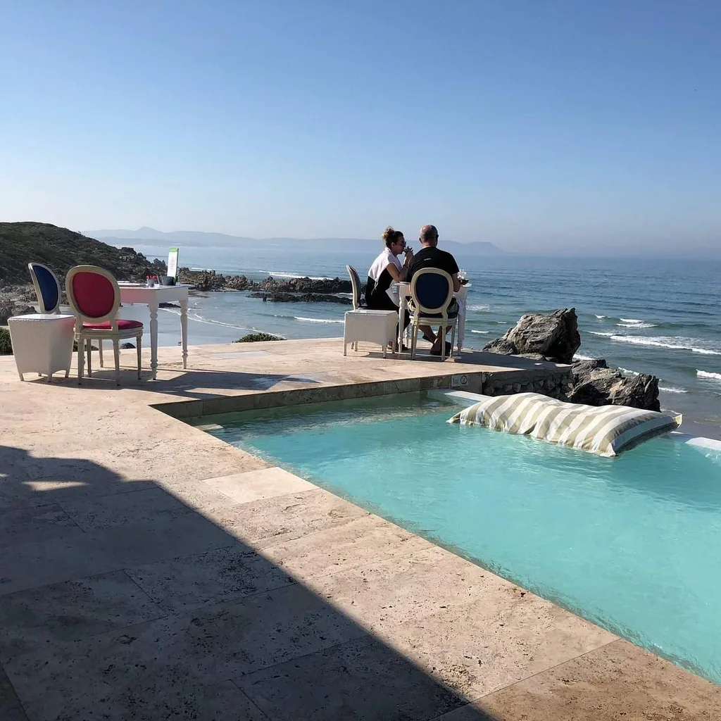 rectangle infinity pool overlooking ocean