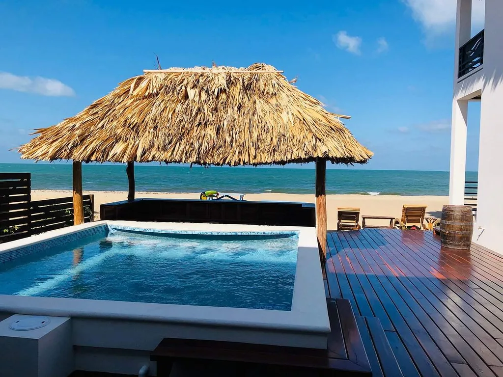 small sqaure pool with covering