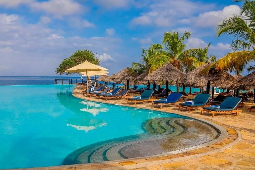 irregular shaped resort pool