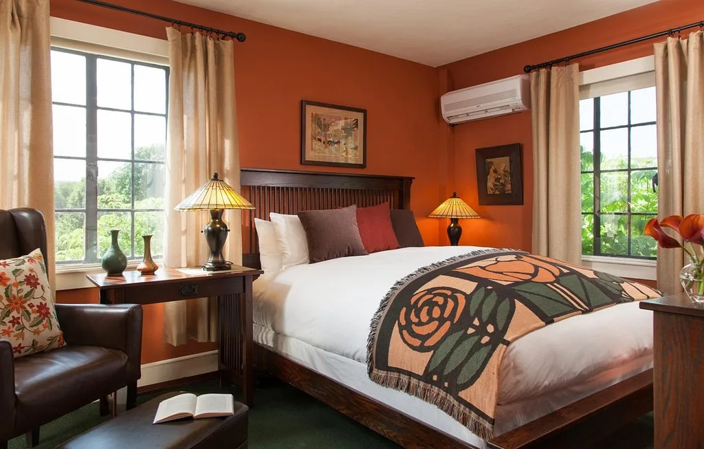 bed and breakfast room with rust colored walls