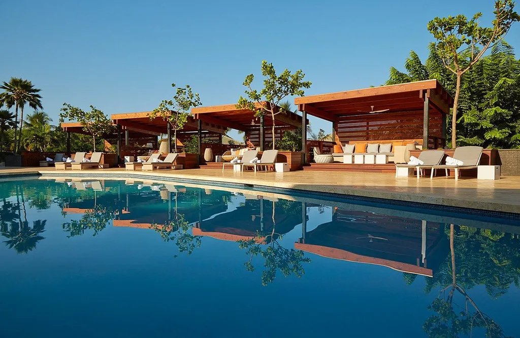 Hotel Wailea pool with cabanas