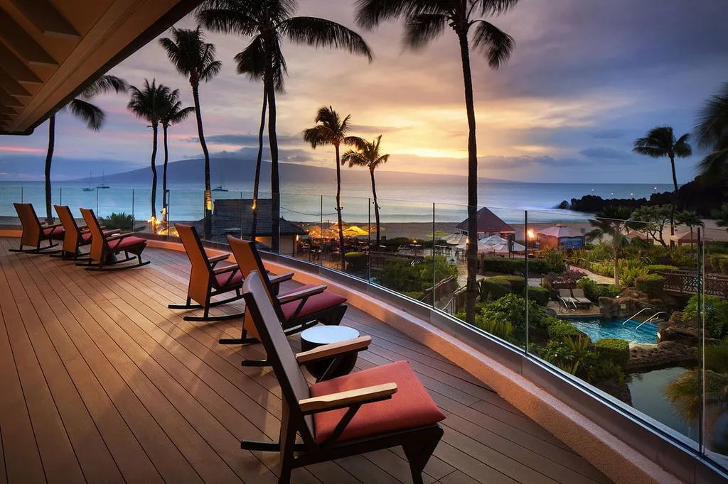 Sheraton Maui Resort & Spa patio overlooking ocean with palm trees
