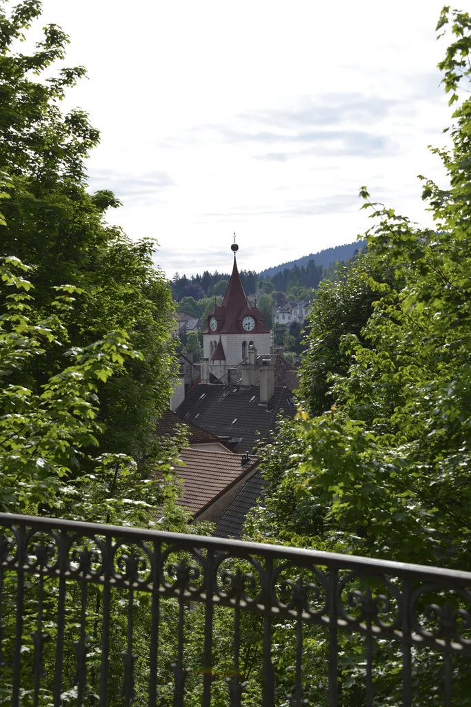 ein Blick auf die Kirche von der Spitze des Hügels