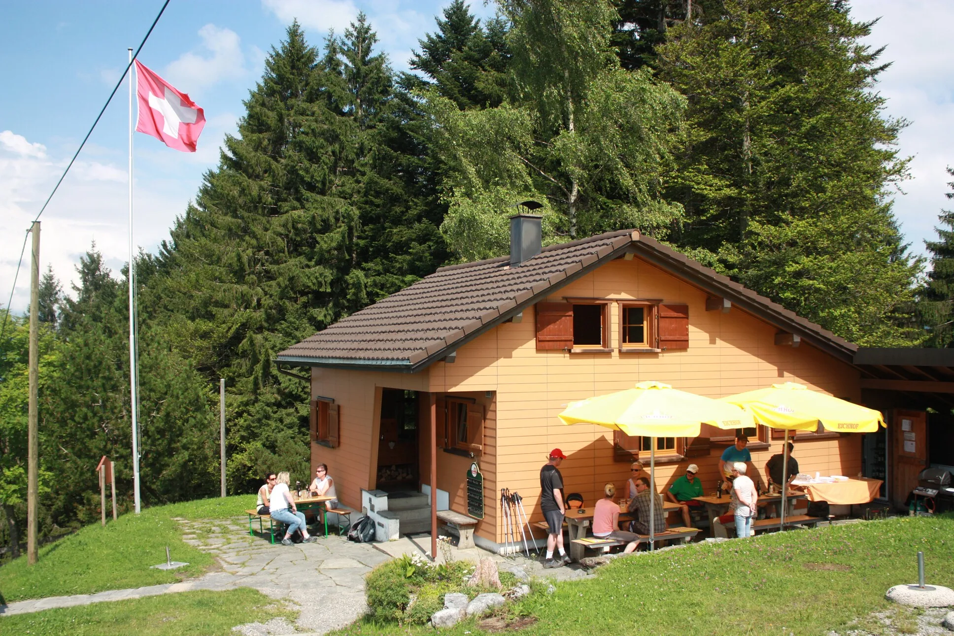 ein kleines Haus in den Bergen