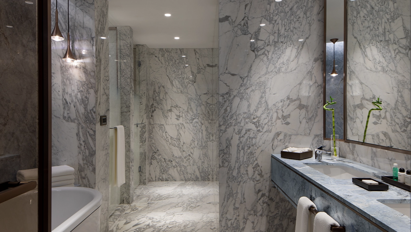 reges-retreat-corner-suite-banyo