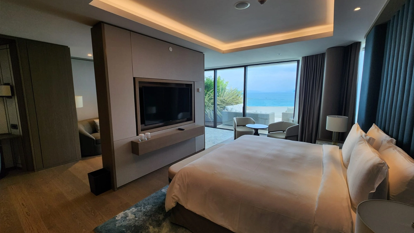 reges-retreat-corner-suite-yatak