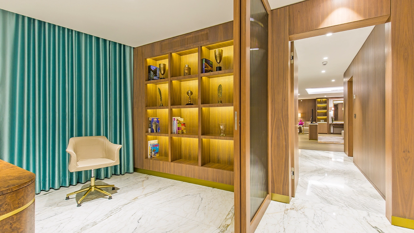 royal-reges-suite-calisma-odasi