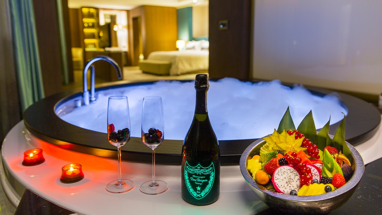 royal-reges-suite-jakuzi-basi