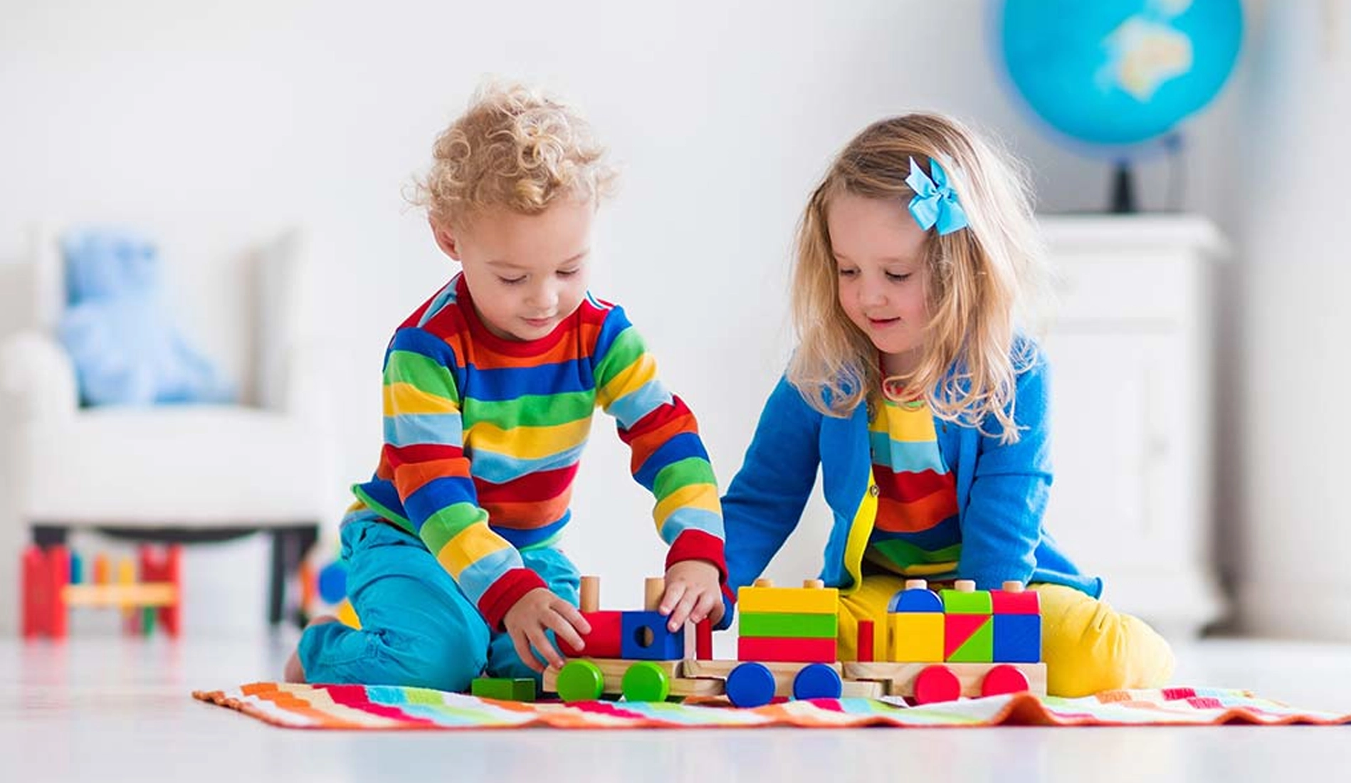 Çocuğum Oyuncağını Atıyor