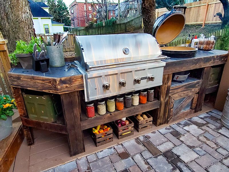 Outdoor Grill with Spice Rack