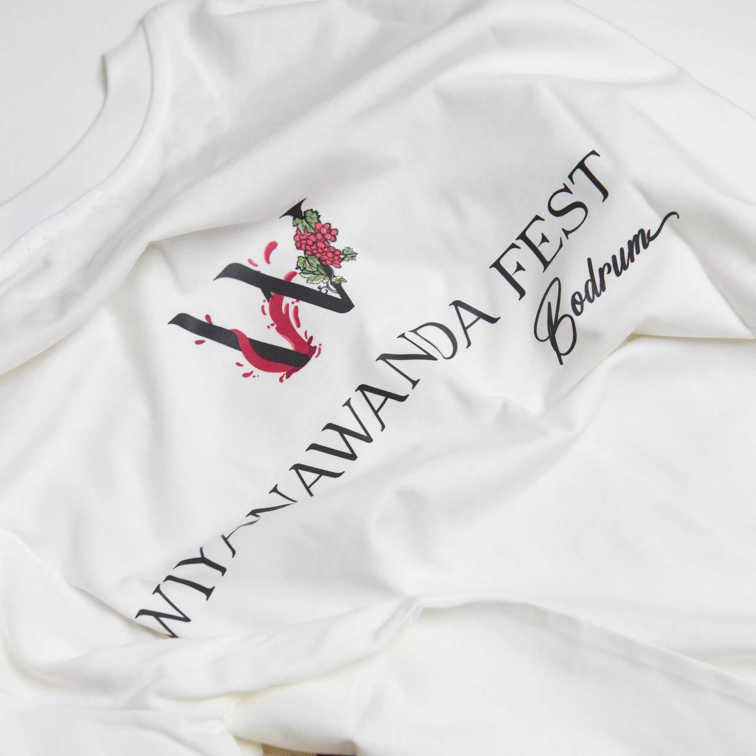Wiyanawanda Fest Logolu Beyaz Üniseks Kısa Kollu T-Shirt