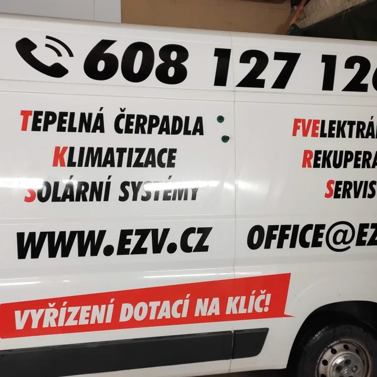 Vlastní text na auto - vinylová samolepka