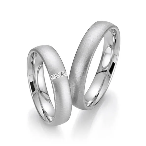 Oblique Matt Ring Surface on a Pair of Wedding Rings by Fischer Trauringe, Model Himmelsgeschenk