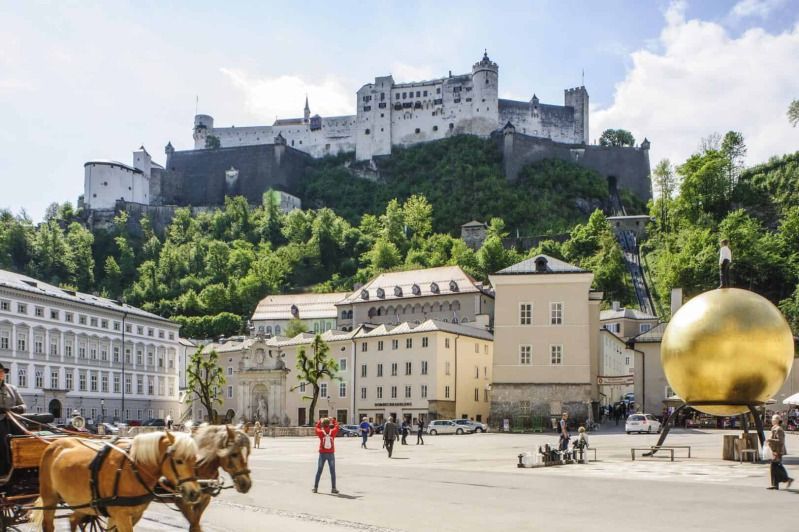Die Stadt Salzburg mit Blick auf die Burg